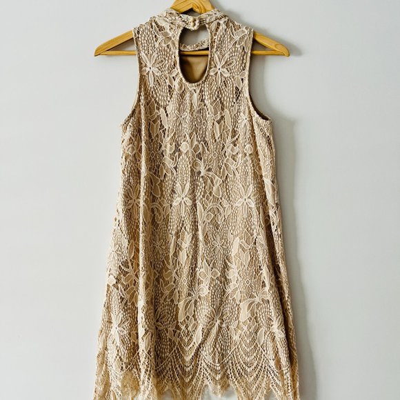 Beautiful Floral Lace Summer Dress - Picture 4 of 5